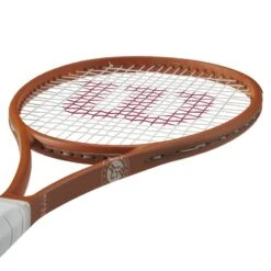 Raquette Wilson Blade 98 (16x19) V9 Roland Garros 2025 -Tennis Compagnie raquette wilson blade 98 16x19 v9 roland garros 2025 5